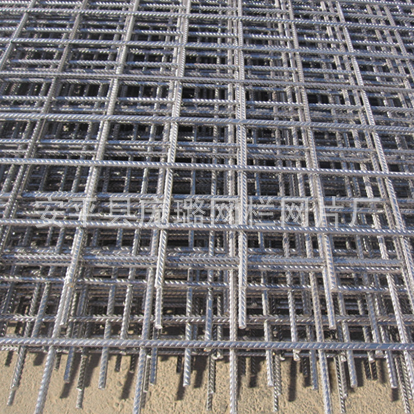 高速改扩建项目用电不花钱头顶“太阳帽”日均发电650度(图1)