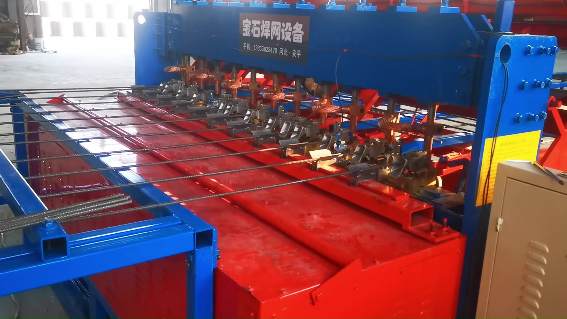 把耽误的工期抢回来!停雨2小时后600名工人重返襄阳城市水源替代工程施工现场(图1)